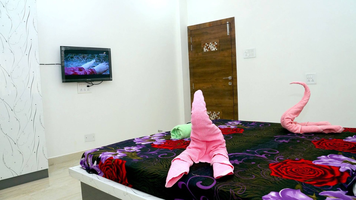 Mahabaleshwar House | mahalaxmi hills as name suggest is situated on the hills of mahabaleshwar