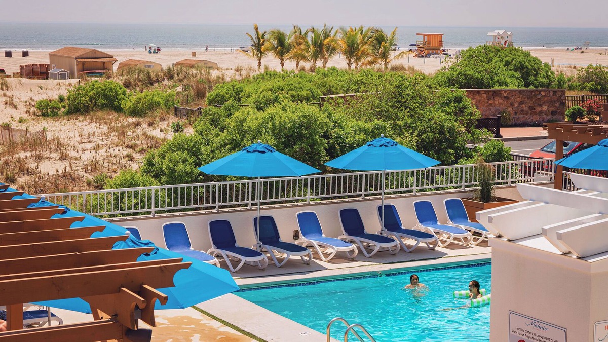 Diamond Beach Hotel | Mahalo Diamond Beach