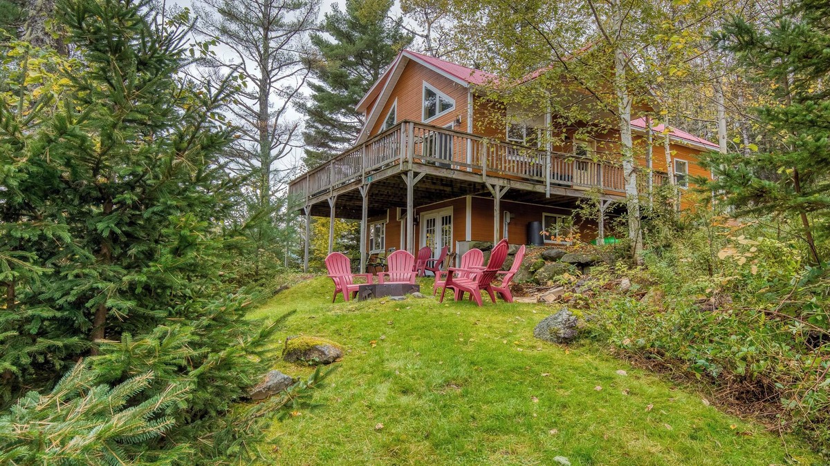 Oquossoc House | Mahara 2 - Spacious home with access to Rangeley Lake and the snowmobile trails.