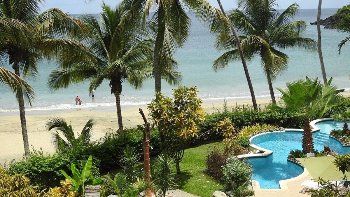 Black Rock Condo | Mahi Mahi Suite, A Seaside Retreat that Sleeps Six on Grafton Beach