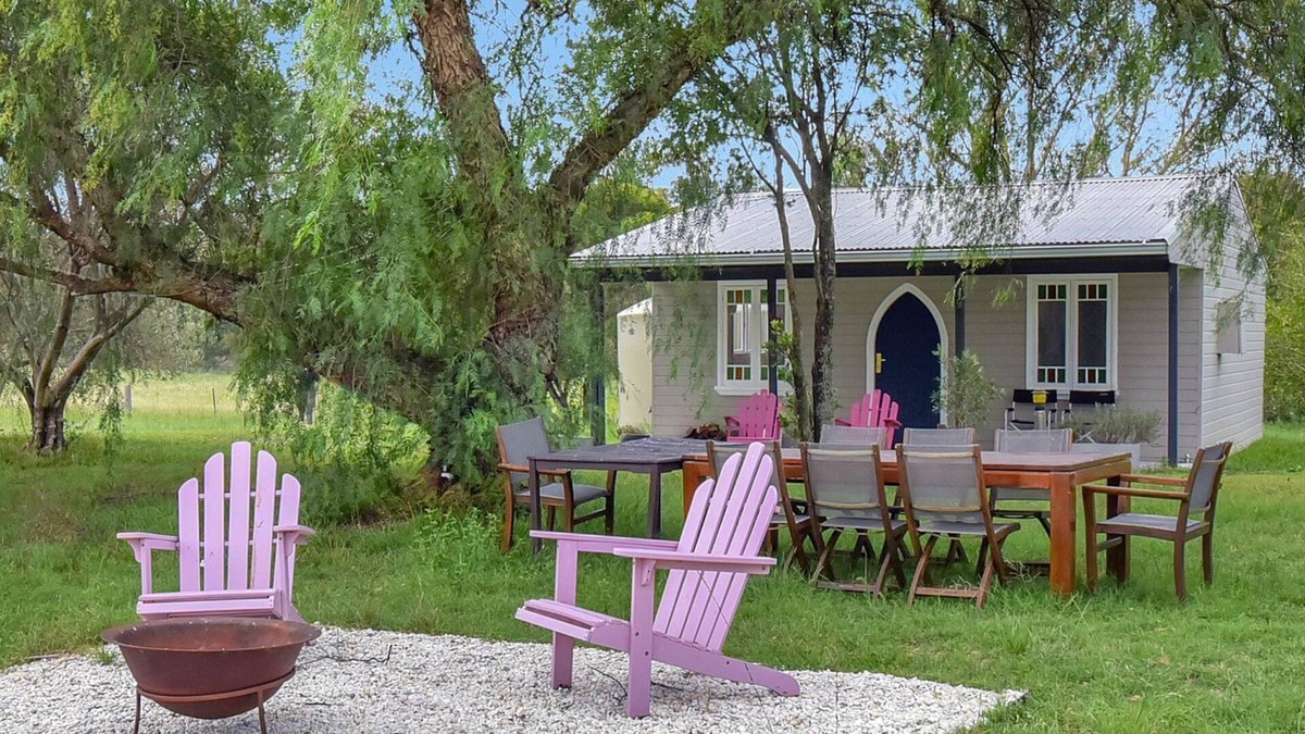 Broke Apartment | Mahony Estate Vineyard View - Sleeping 2 Guests in Broke