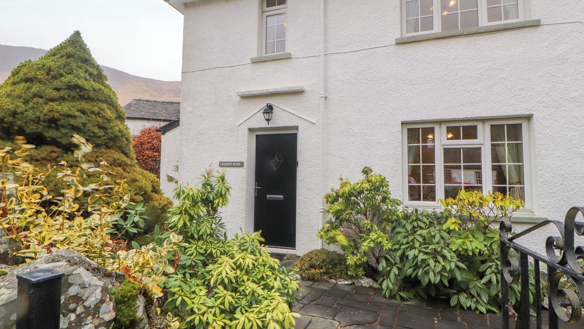 Borrowdale Cottage | MAIDEN MOOR, with open fire in Keswick