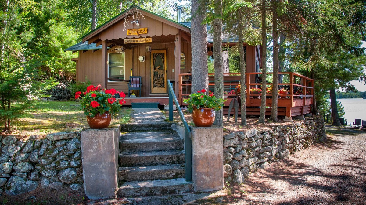 Cook Cabin | Main Cabin at Vintage Vermilion Resort