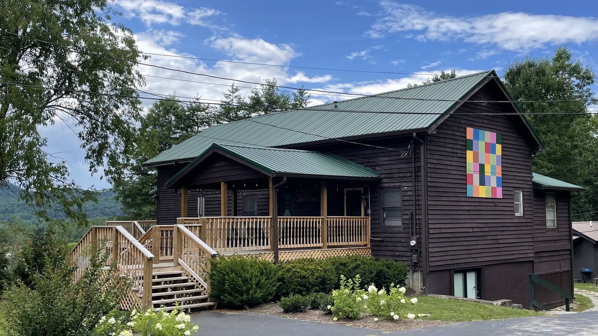 Farmers Cabin | Main Cabin - Cave Run Cabins at Cave Run Lake!
