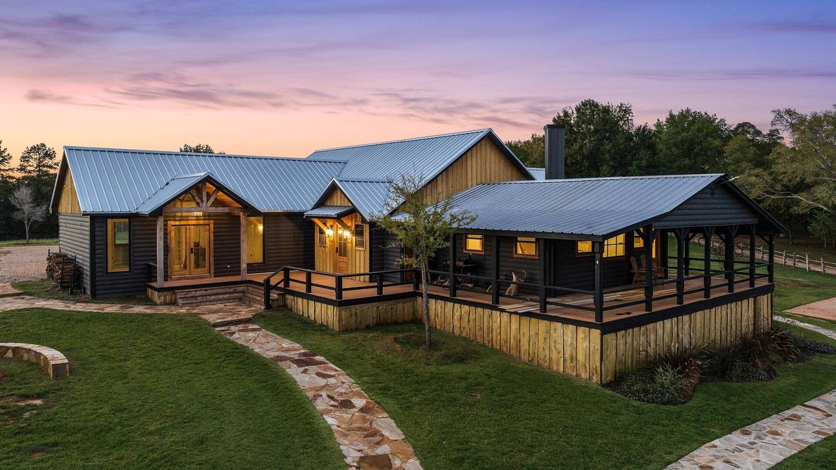 Laneville Cabin | Main Cabin - The Hendo