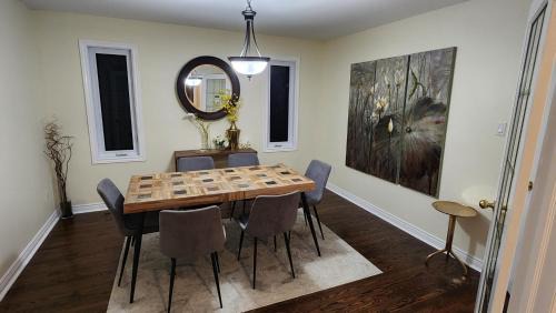 Newmarket House | main flooor