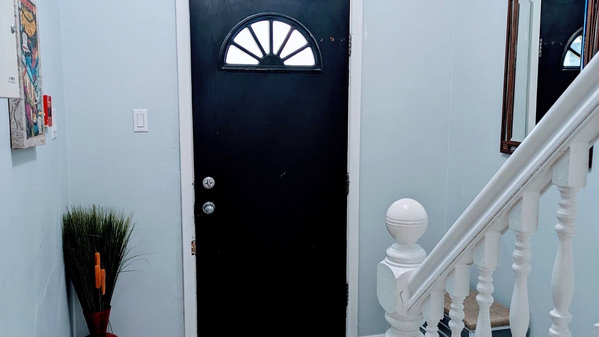 Winnipeg House | Main Floor 2 beds/Free Parking