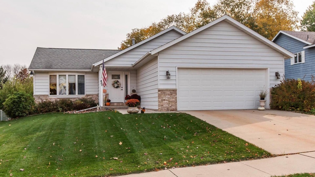 Rochester House | Main Floor Living ~Updated 2021~5 Minutes From Mayo
