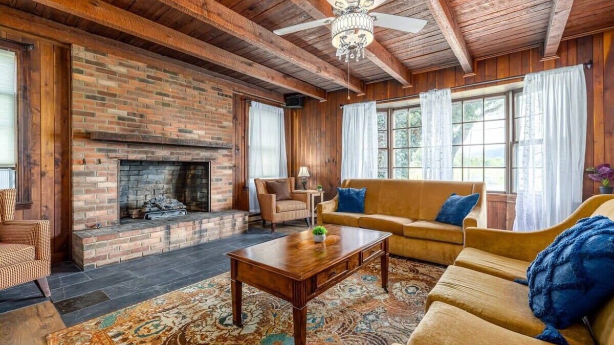 Fishers Hill House | Main House at Shenandoah Shangri-La