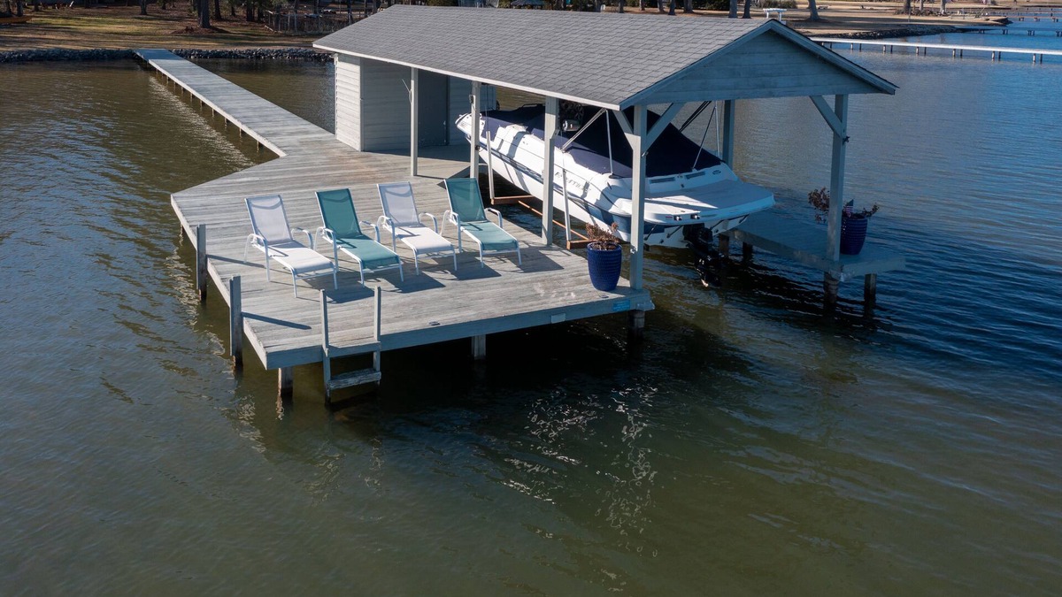 Macon House | Main Lake, Flat Yard, Hanging Bed, Dock, Kayak, Firepit, Screened Porch