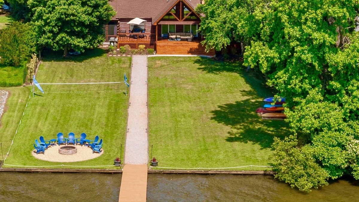 Old Bridge Point Cabin | Main Lake View, Flat Lot, Hot Tub, Kayaks, Fire Pit & More!