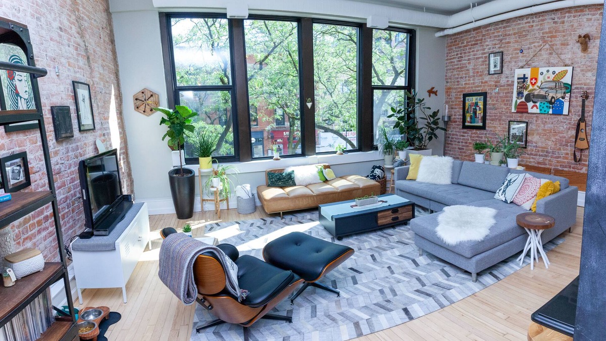 Old West Side Condo | Main & Liberty, Downtown Loft, 2BR, 1BA, 4BDs, Free Pkg, WiFi, AC