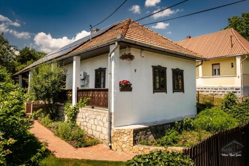 Fuzerradvany Apartment | Main Road Seven Vendégház