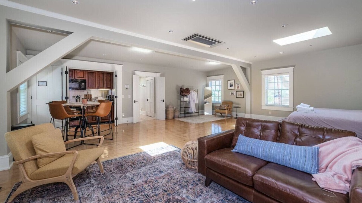 Lexington Apartment | Main St Lexington Modern Loft APT, walk to WLU VMI