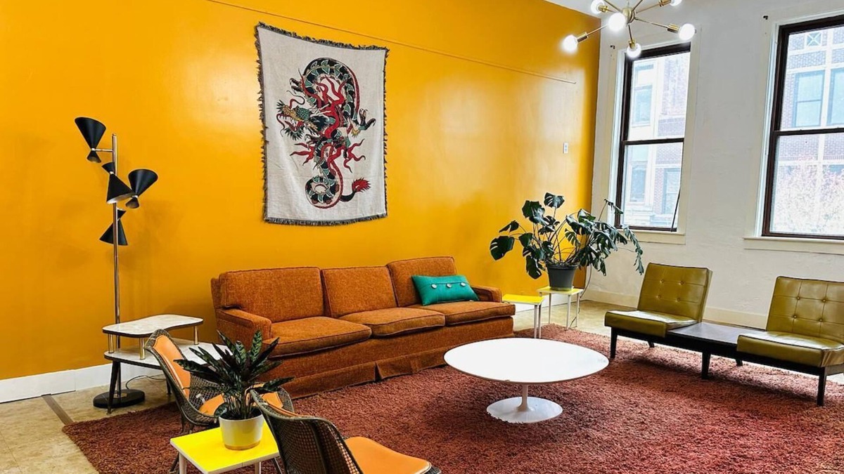 Inglefield Apartment | Main St. MCM Loft: Walk to Ford Center, Victory Theatre, Old National & More!