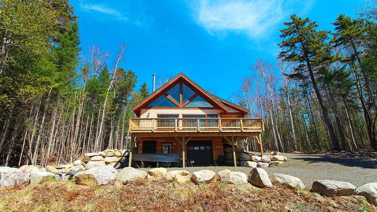 Rangeley Plantation House | Maine Land - Newly decorated and beautiful home along the Birches Beach Road!