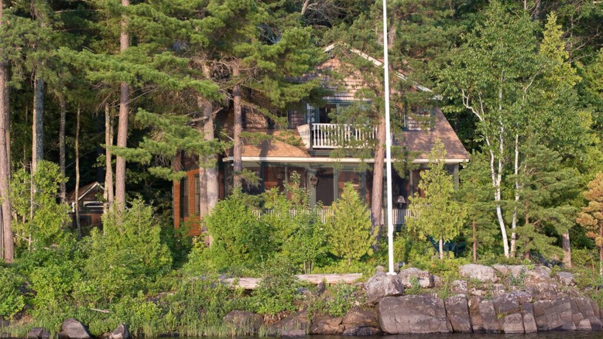 Wayne House | Maine Luxury Lakehouse Awaits your Visit-Days are Simple and Relaxed.