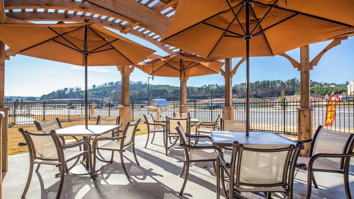 Emerson Hotel | MainStay Suites Cartersville - Emerson Lake Point