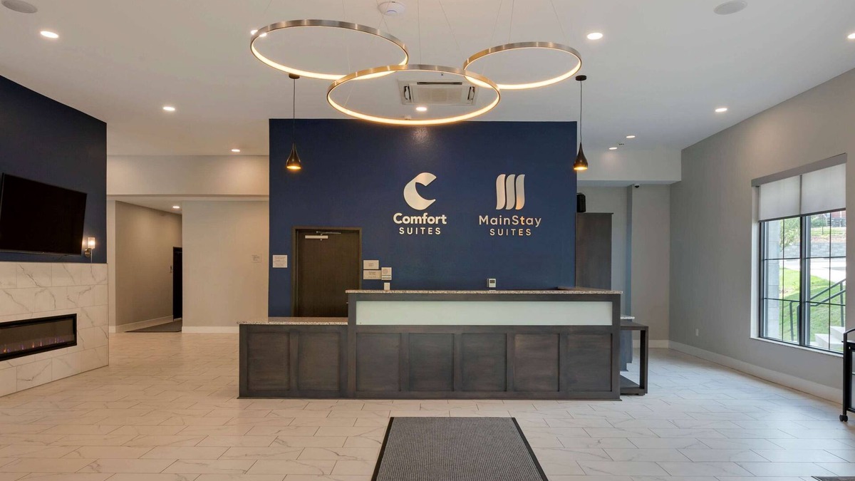 Mount Auburn Hotel | MainStay Suites Cincinnati University - Uptown