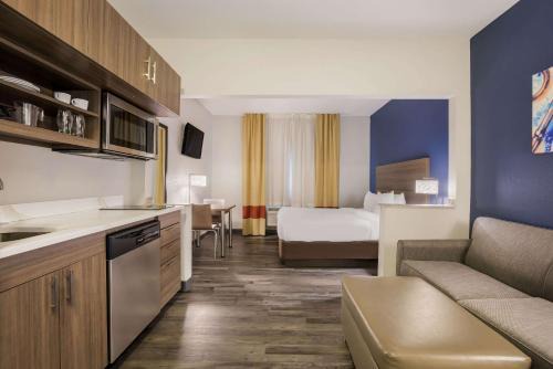 Joliet Hotel | MainStay Suites Joliet I-80