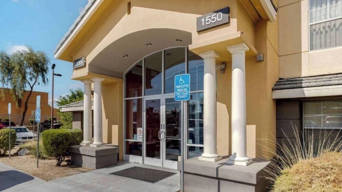 Paradise Hotel | MainStay Suites Las Vegas Flamingo