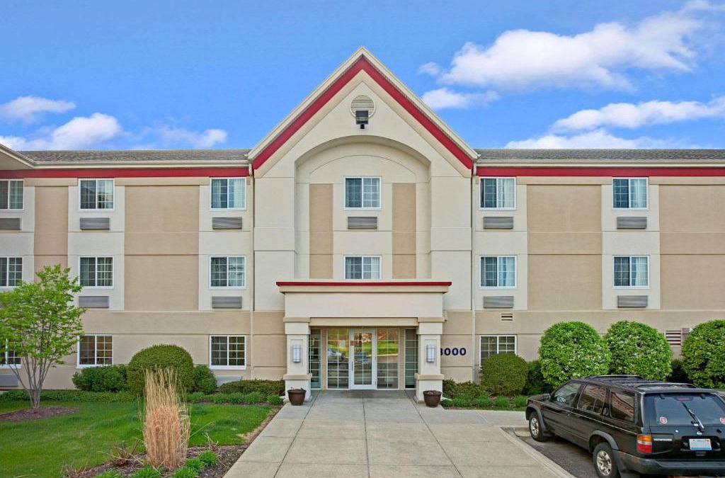 Wheeling Hotel | MainStay Suites Northbrook Wheeling