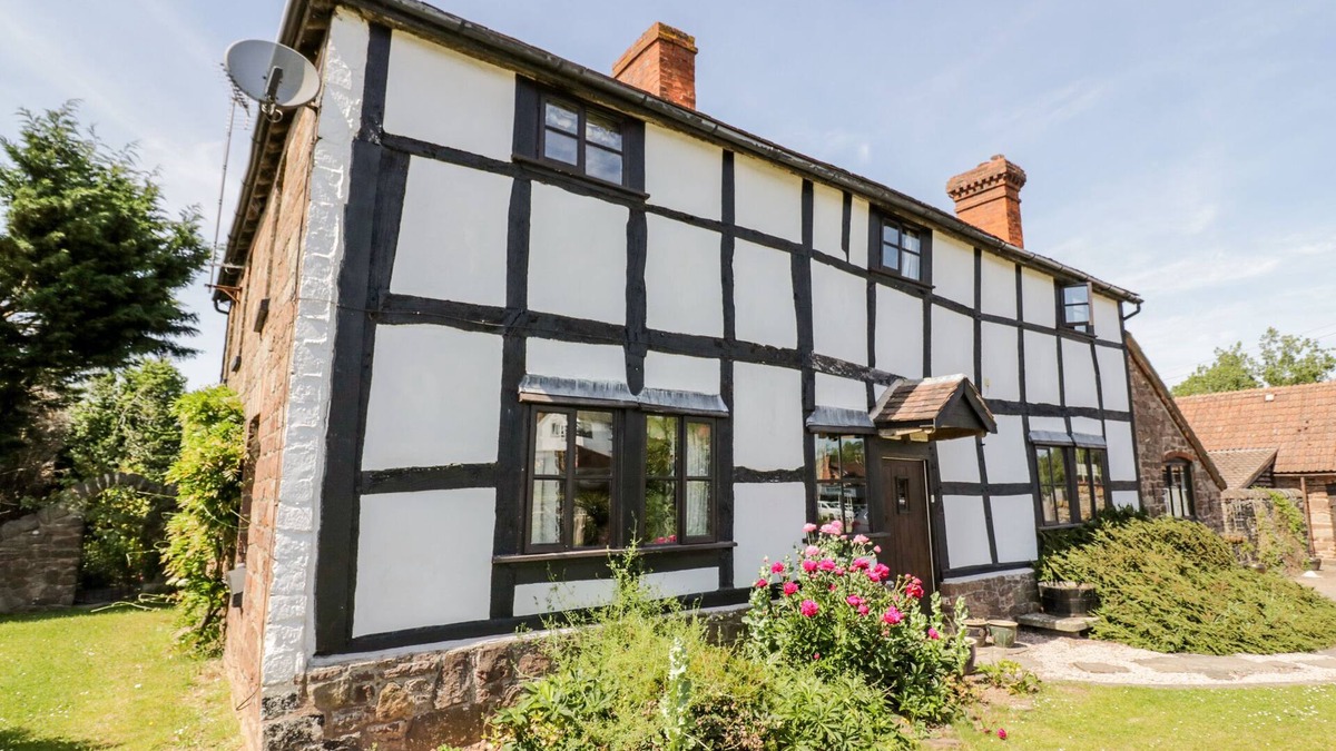 Putley Cottage | MAINSTONE HOUSE, pet friendly, luxury holiday cottage in Ledbury