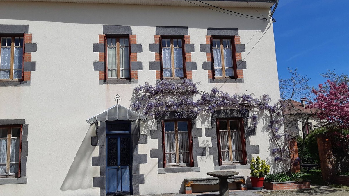 Charbonnieres-les-Vieilles House | Maison au Sein D'un Parc Idéale Pour les Familles