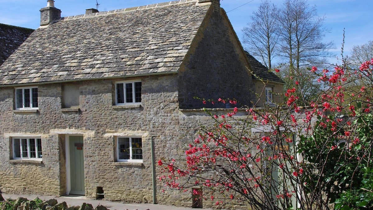 Broadwell Cottage | Maisey Cottage - sleeps 4 guests in 2 bedrooms