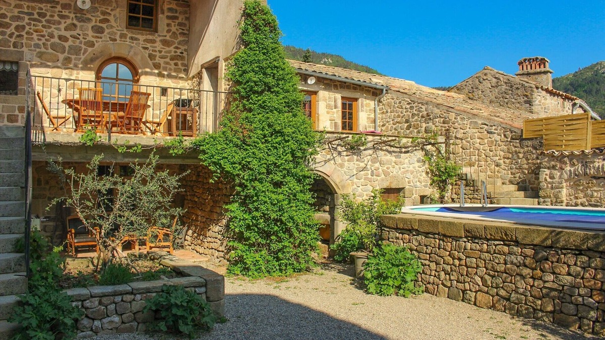 Saint-Etienne-de-Boulogne House | Maison de Caractère Avec Piscine Privée