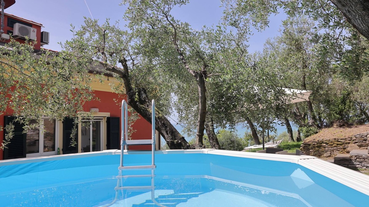 Lavagna Villa | Maiso house nestled between the sea and olive trees