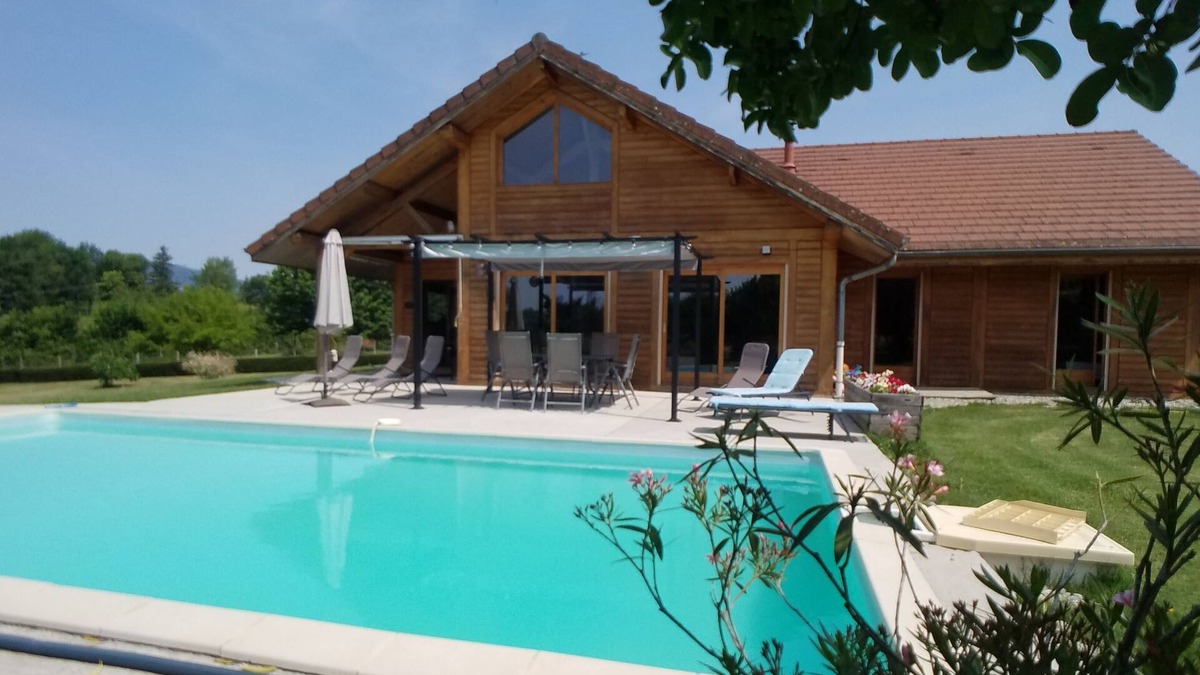 Chazey-Bons Villa | Maison à la Campagne Spacieuse Avec Piscine