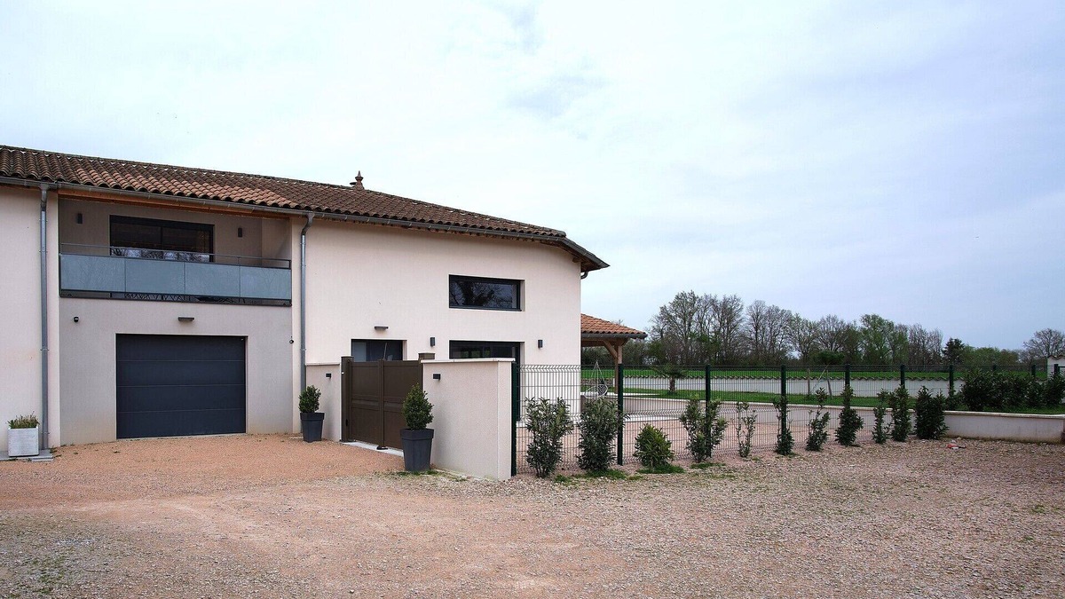 Laiz House | Maison à la Campagne Avec bel Extérieur Pour Profiter de Bons Moments en Famille