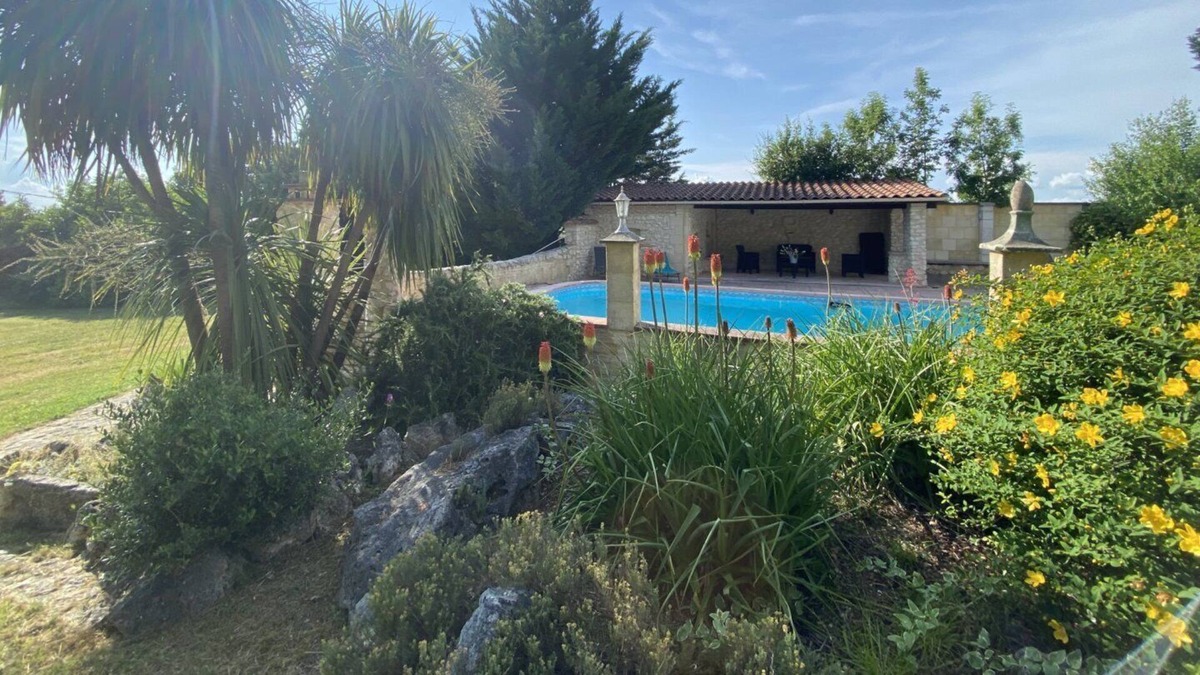 Anthe House | Maison à la Campagne Situé Proche du Quercy ,jardin et Piscine Privés