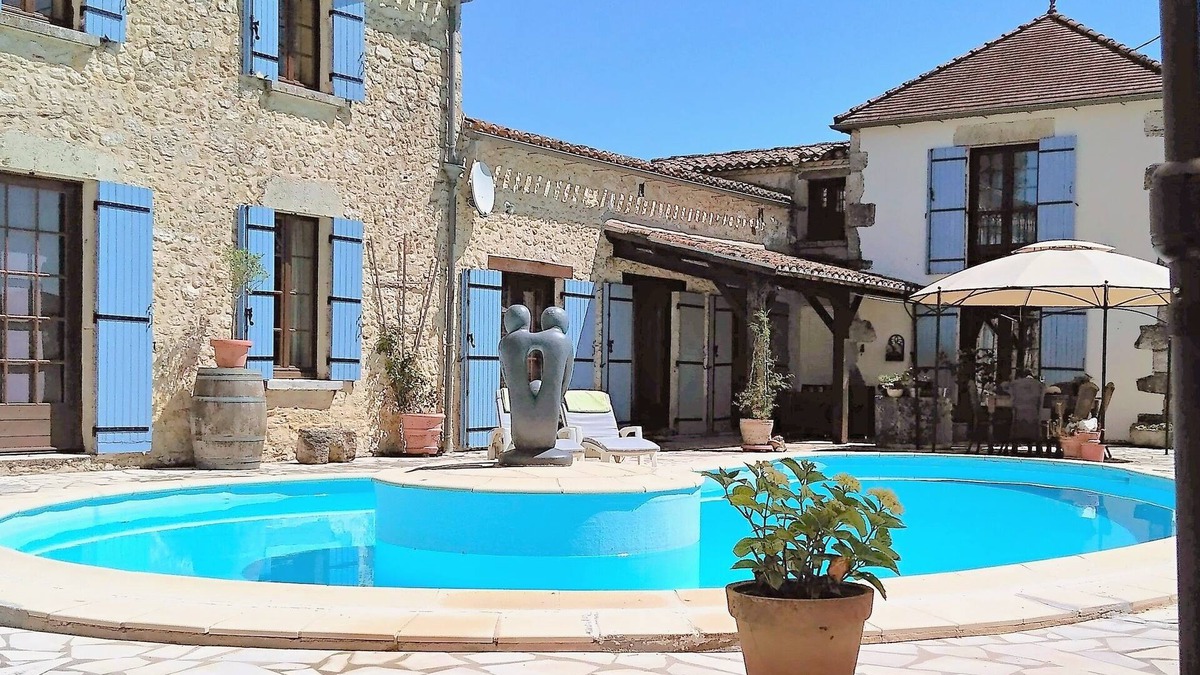 Savignac-de-Duras Bed & Breakfast | Maison à votre santé, room Vue de château, B&B close to Saint-Emilion, Bordeaux