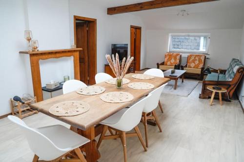 Leffe House | Maison 12 voyageurs tout confort avec jardin au centre de Dinant
