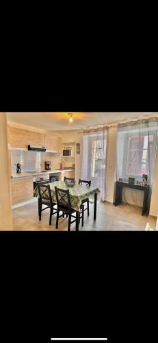 Ruelle-sur-Touvre Villa | Maison 2 Chambres - TV - CLIM - BABY FOOT