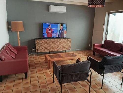 Montguyon House | Maison 3 lits jardinet Montguyon lac et plage a 5 mn