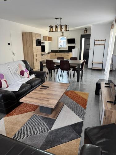 Sainte-Gemmes-sur-Loire House | Maison 4 chambres près d Angers et à 500 m de la Loire