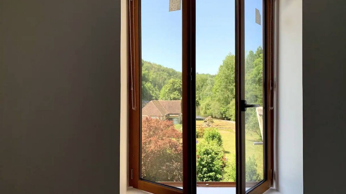 Saint-Leonard-des-Bois Villa | Maison au Bord de la Rivière