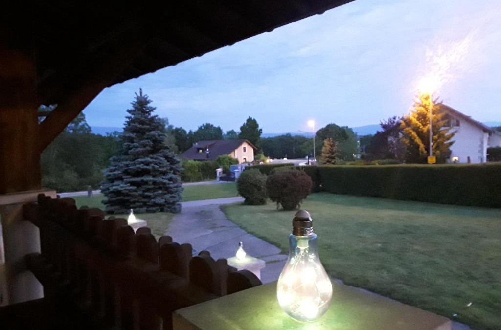 Chevry Villa | Maison a la frontière suisse avec jacuzzi ,billard