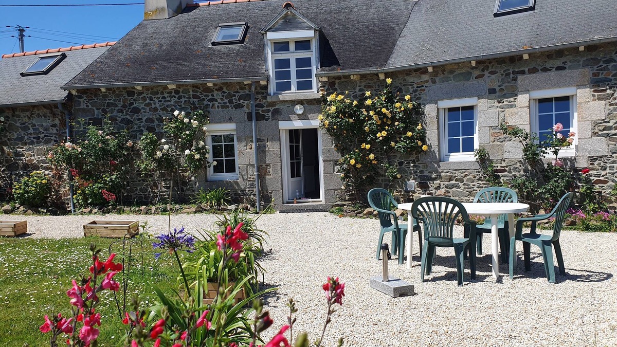 Hillion House | Maison Ancienne Bord de Mer, Plage 400 m, 9 Personnes, Baie de Saint Brieuc