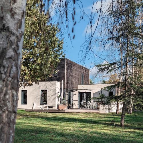Fille House | Maison Architecte, Parc arboré & BBQ, 10 min du circuit
