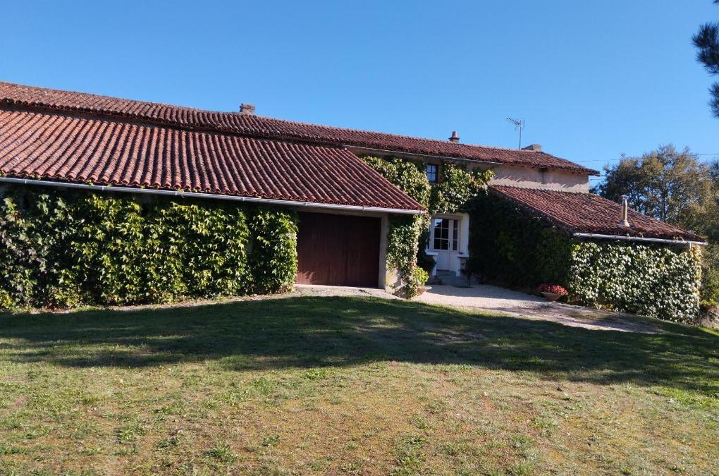 Clesse House | Maison au calme avec vue étang