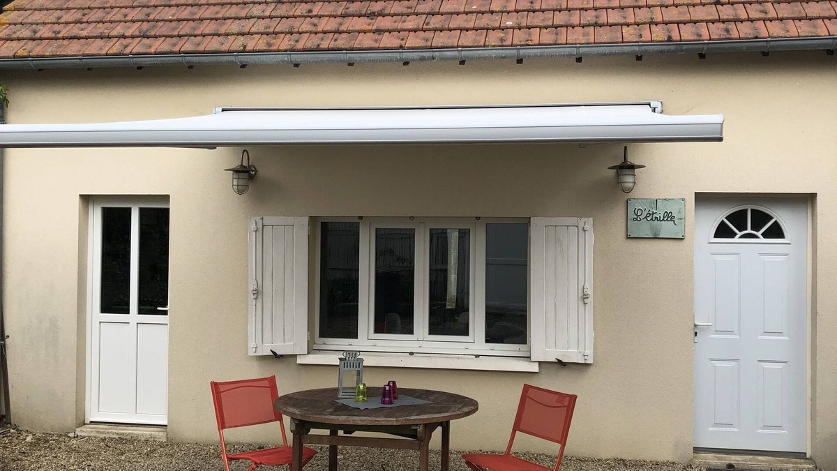 Saint-Regnobert-de-la-Cote-de-Nacre House | Maison Avec Cour Ensoleillée et Jardin, à 5 min Plage. Idéale Pour les Familles