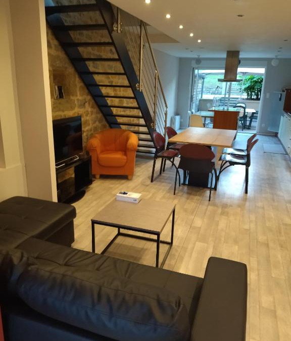 Lons-le-Saunier House | maison avec espace vert clos calme terrasses 100m²