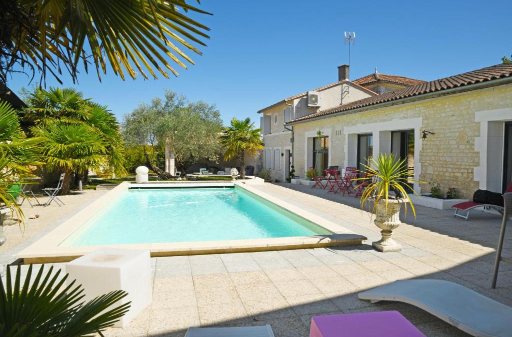 Sigogne Villa | Maison avec piscine et jacuzzi
