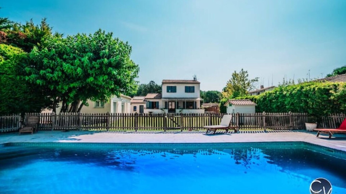 Le Thor House | Maison Avec Piscine, Jacuzzi, Sauna et Billard