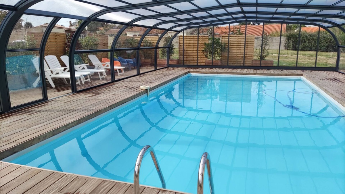 Avrille House | Maison Avec Piscine Privée à 10 Minutes des Plages