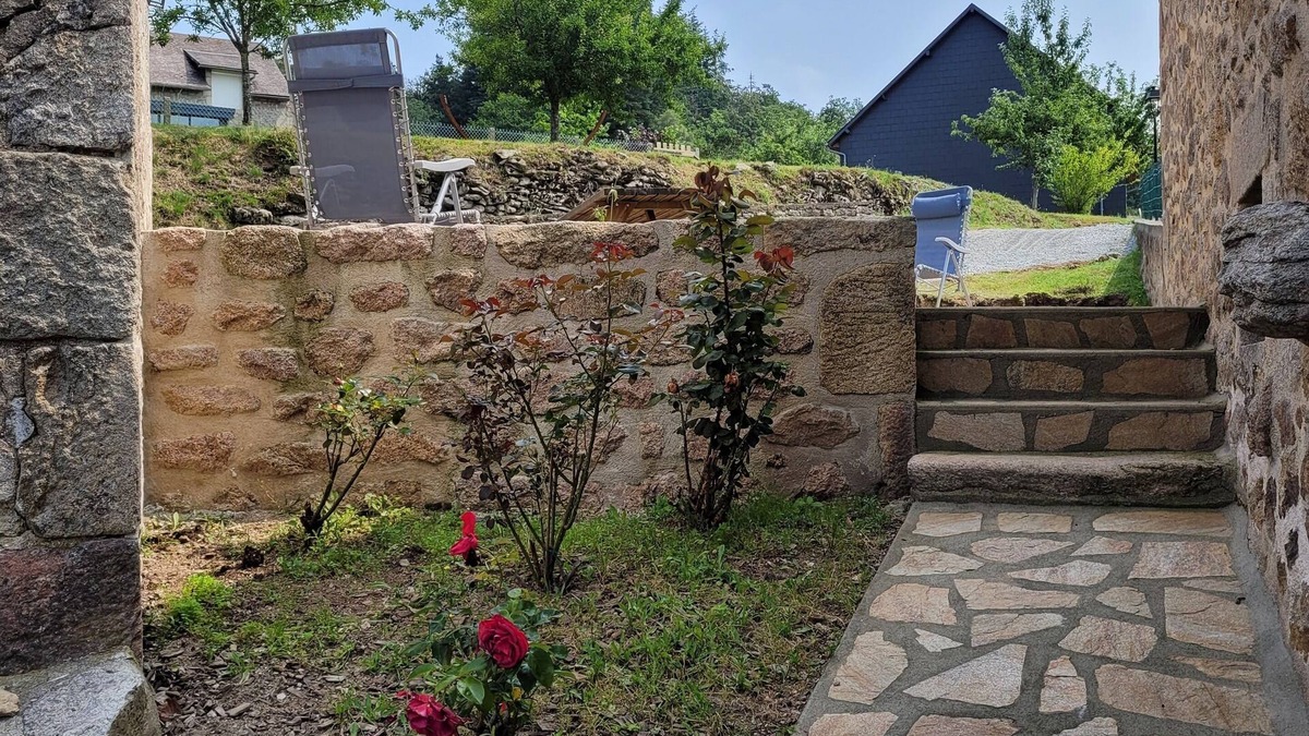 Perols-sur-Vezere House | Maison Avec Terrasse sur le Plateau de Millevaches